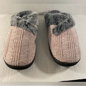 New Homitem Women’s Indoor and Outdoor Fluffy Slippers, Size 7/8